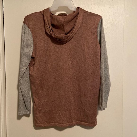 Bobbie Brooks Lightweight Hooded Sweatshirt - Picture 3 of 5